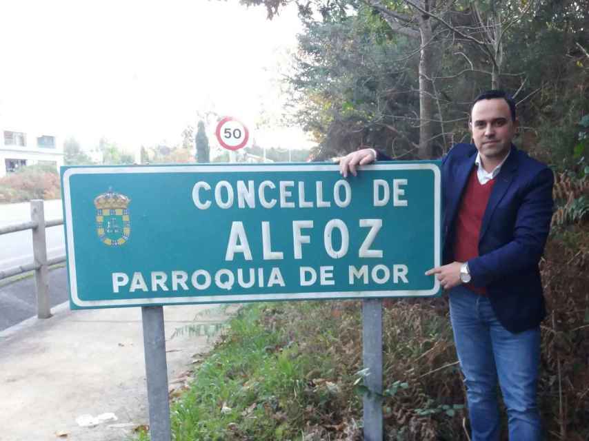 En la parroquia de Mor reside la capitalidad del concello de Alfoz, al norte de la provincia de Lugo.