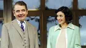 Rowan Atkinson junto a Louise Ford, su nuevo amor.