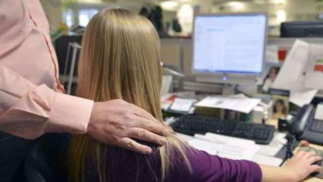 Más de la mitad de empleados de la industria del libro de Reino Unido ha sufrido acoso sexual.