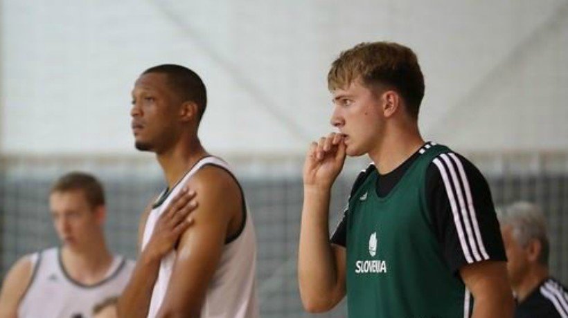 Randolph y Doncic entrenan con Eslovenia. Foto: Twitter (@kzs_si)