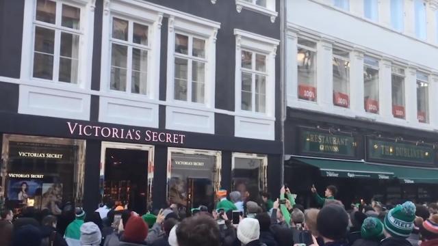 Los aficionados de Irlanda en Copenhague: ¿graciosos o machistas?