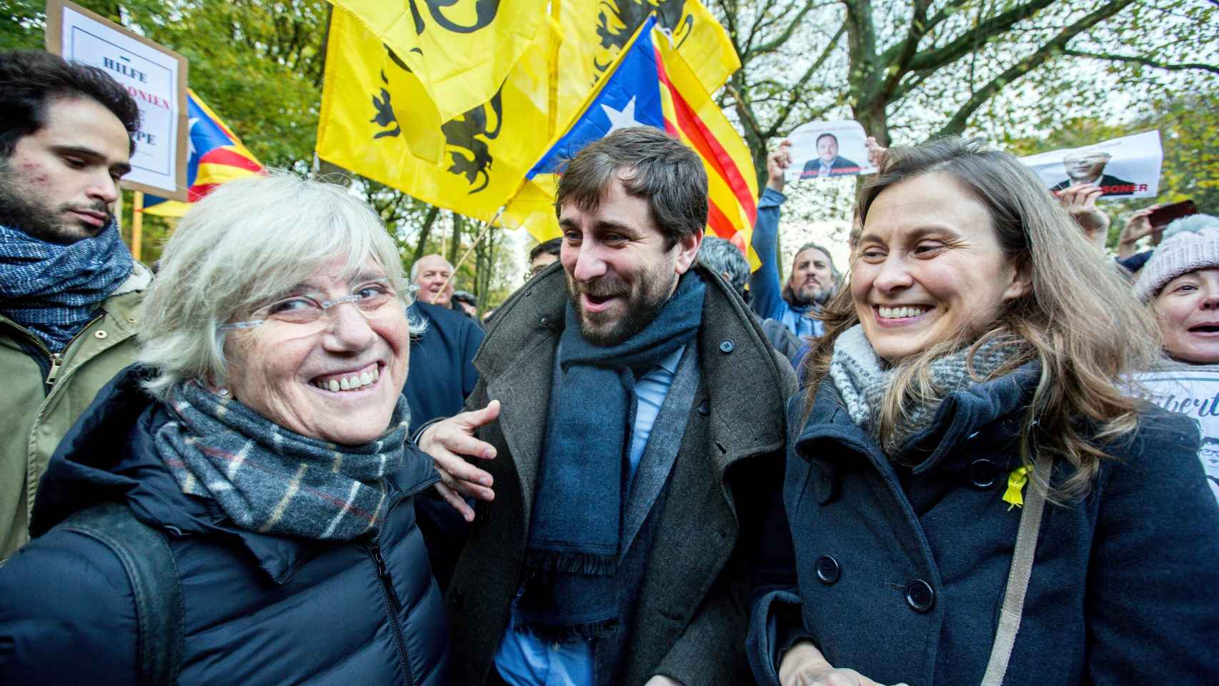 Los 'exconsellers' huidos Ponsatí, Comín y Serret, durante una concentración en Bruselas