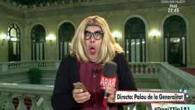Flo imita a Mayka Navarro y la reportera de 'AR' responde en directo