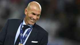 Zidane celebra la Supercopa de Europa. Foto Twitter (@ChampionsLeague)