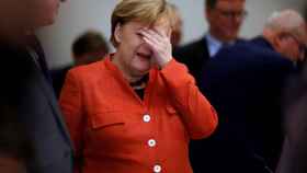 Merkel tras una reunión con su partido, CDU, este lunes.