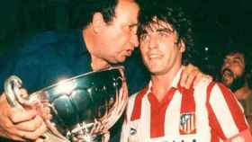 Paulo Futre, junto a Jesús Gil, en su época de jugador del Atlético.