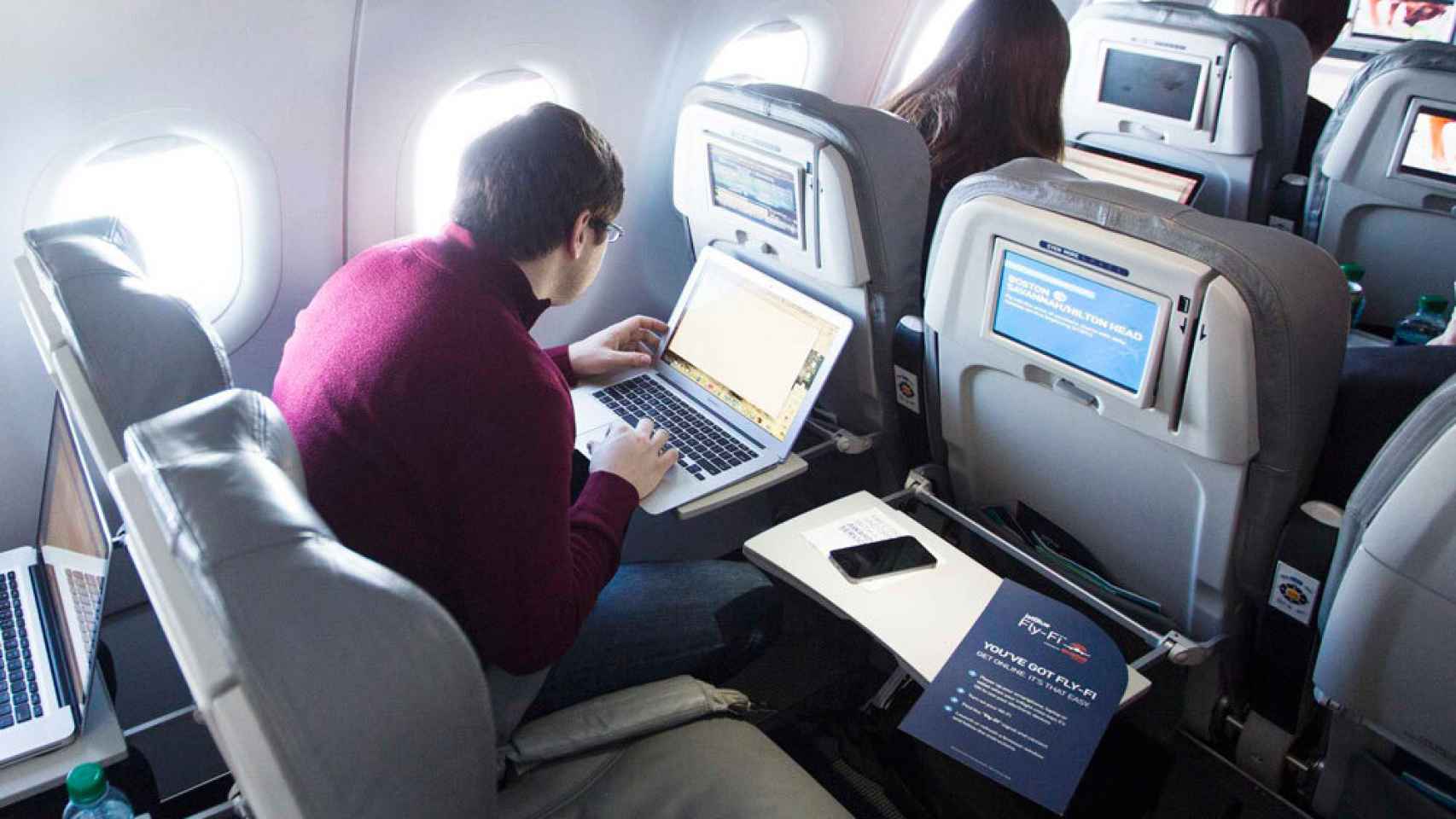 recinto Objetado réplica Cuándo usar un móvil en el avión y otros dispositivos electrónicos