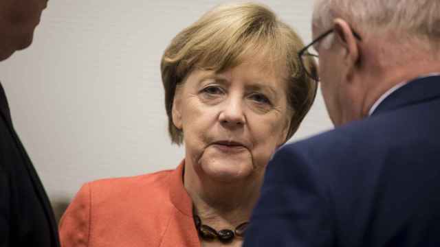Angela Merkel a su llegada a una reunión de los grupos parlamentarios en el Bundestag.