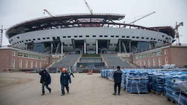 Obras de construcción del estadio Krestovski.