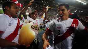 Jugadores de Perú celebran el pase al Mundial.