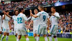 El Real Madrid celebra el gol de Benzema Foto: Manu Laya / El Bernabéu