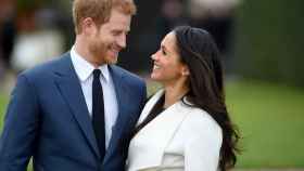 Meghan Markle y el príncipe Harry durante su compromiso oficial.
