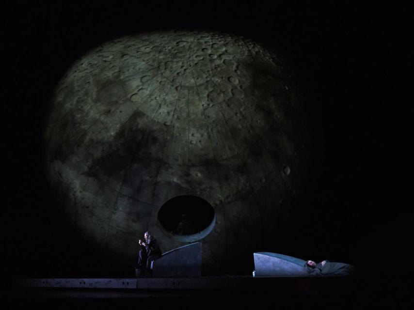 La semiesfera gigante, en el escenario del Liceu.