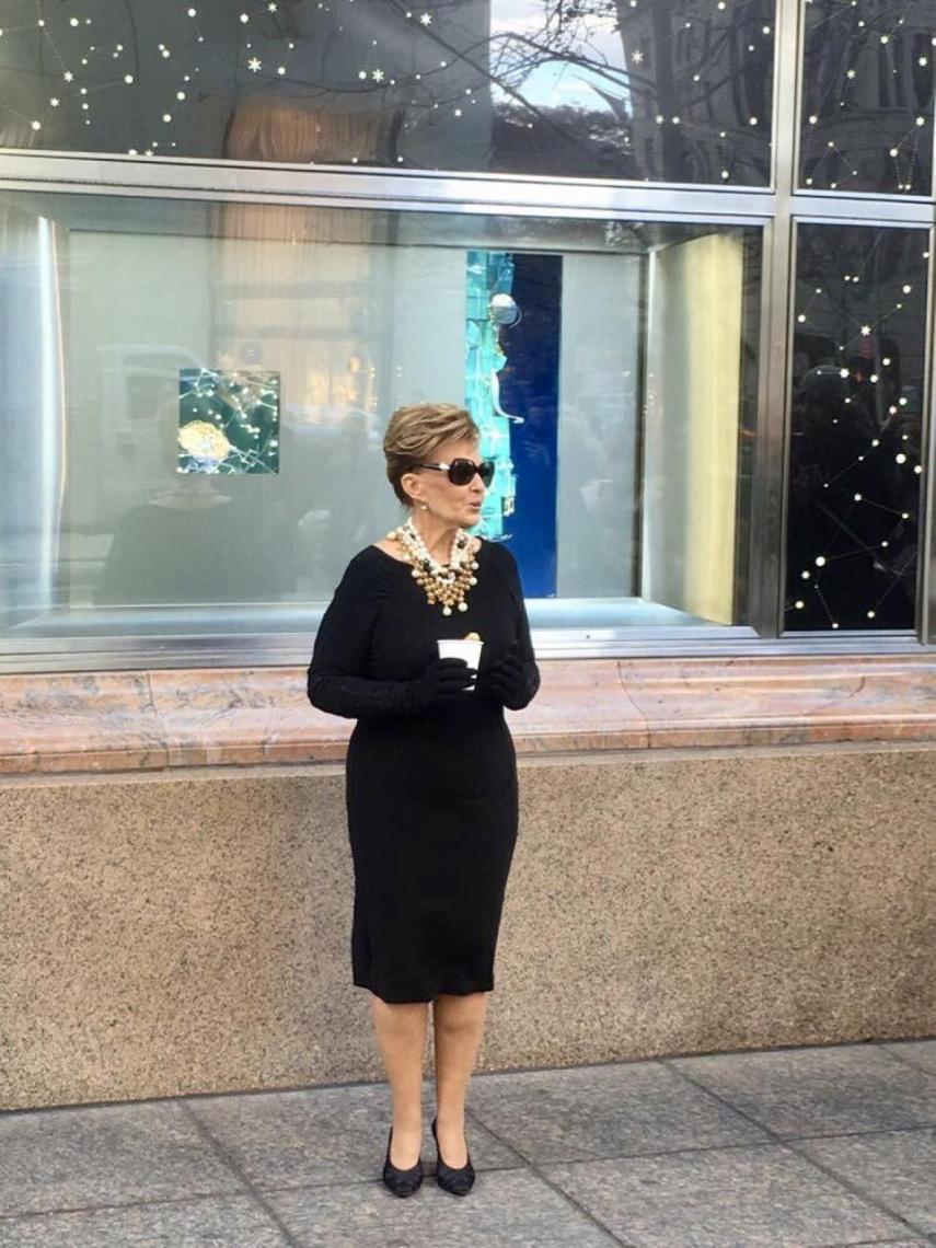 María Teresa Campos disfrazada de Audrey Hepburn.
