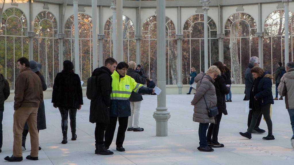 Los vigilantes sí trabajan en el interior del Palacio; los informadores, no.