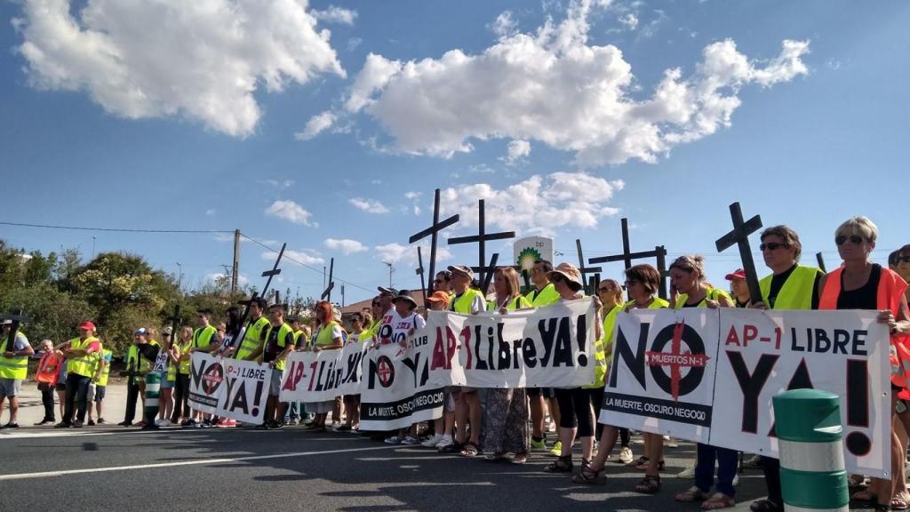 Manifestación de los vecinos pidiendo la liberalización de la AP-1.