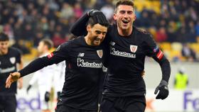 Aduriz y Laporte celebrando uno de los goles del Athletic.