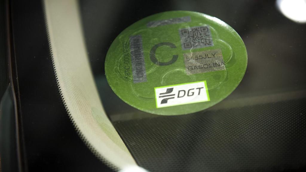 Etiqueta correspondiente a turismos de gasolina matriculados a partir de 2006.