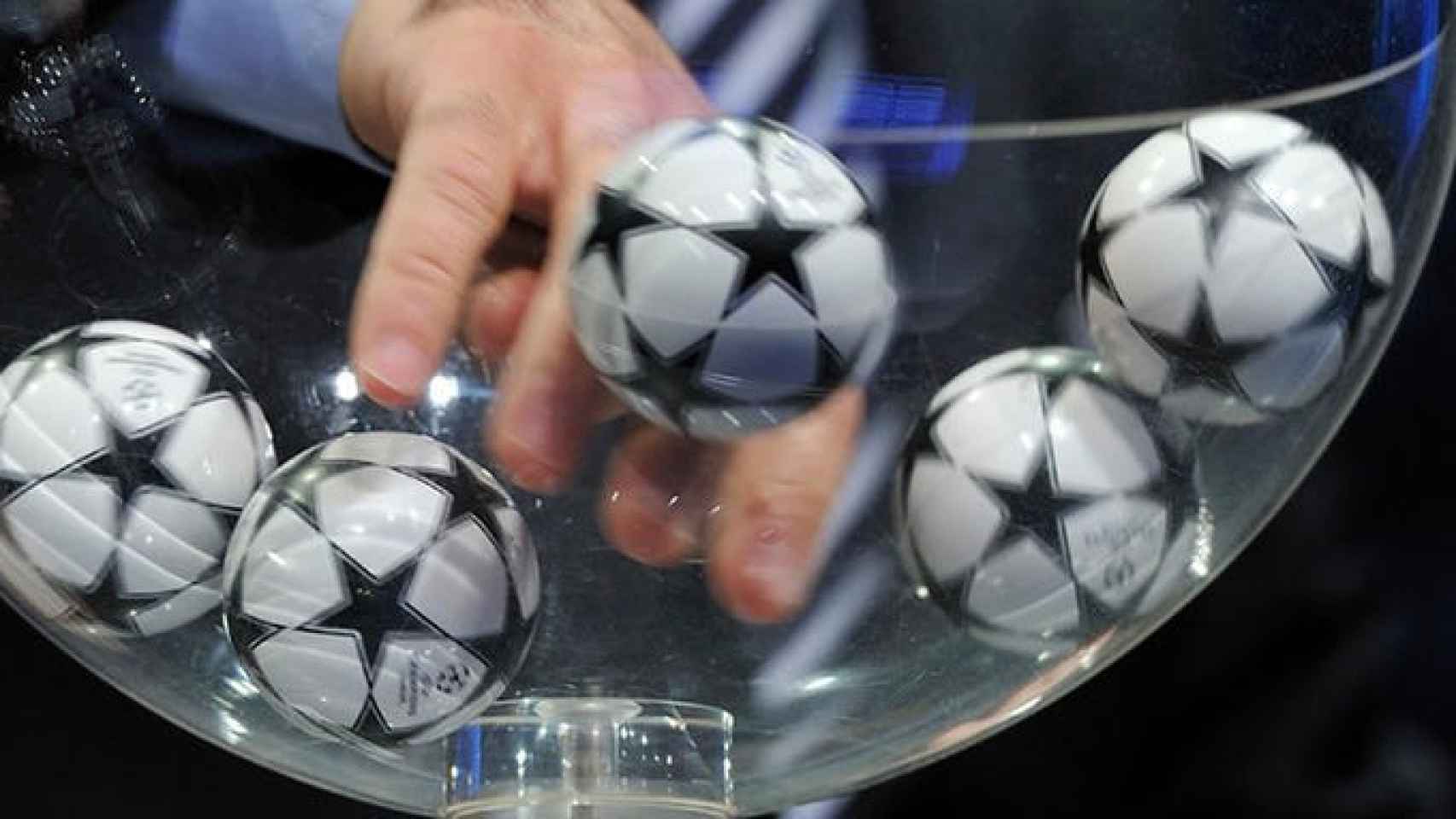 Bolas del sorteo de la Champions League.