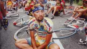 Marco Pantani, ganador del Tour de 1998, en plena sentada por el caso Festina.