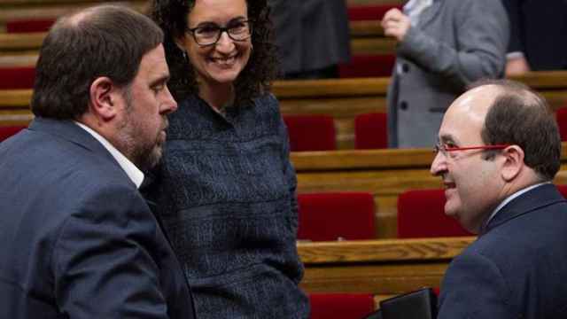Oriol Junqueras, Marta Rovira y Miquel Iceta en una de las sesiones del Parlament.