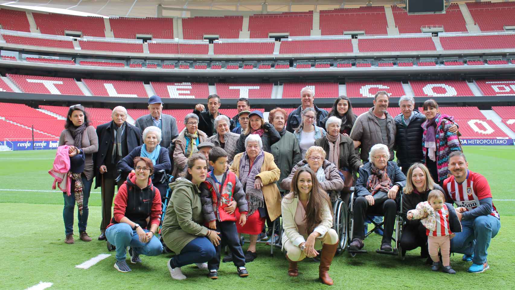 Los participantes del taller visitan el Wanda Metropolitano