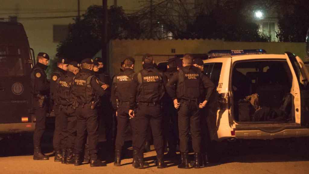 El operativo desplegado por la Guardia Civil en Andorra (Teruel) ha estado operativo toda la noche.
