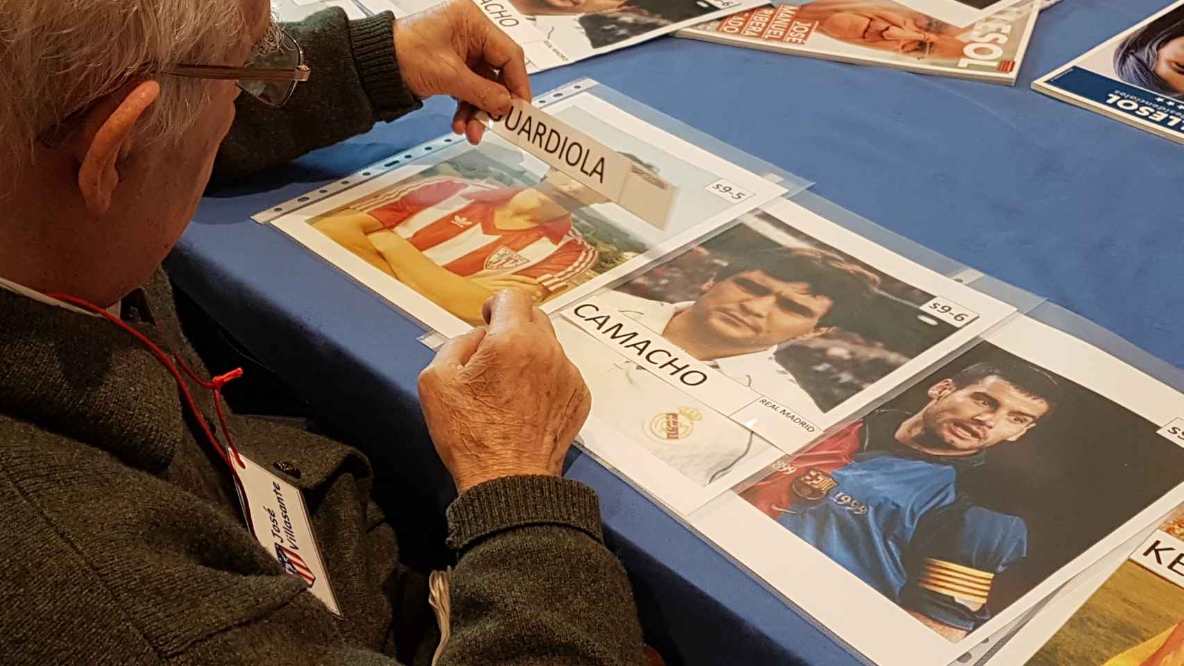 Jesús intenta colocar el nombre de Guardiola en la fotografía correspondiente