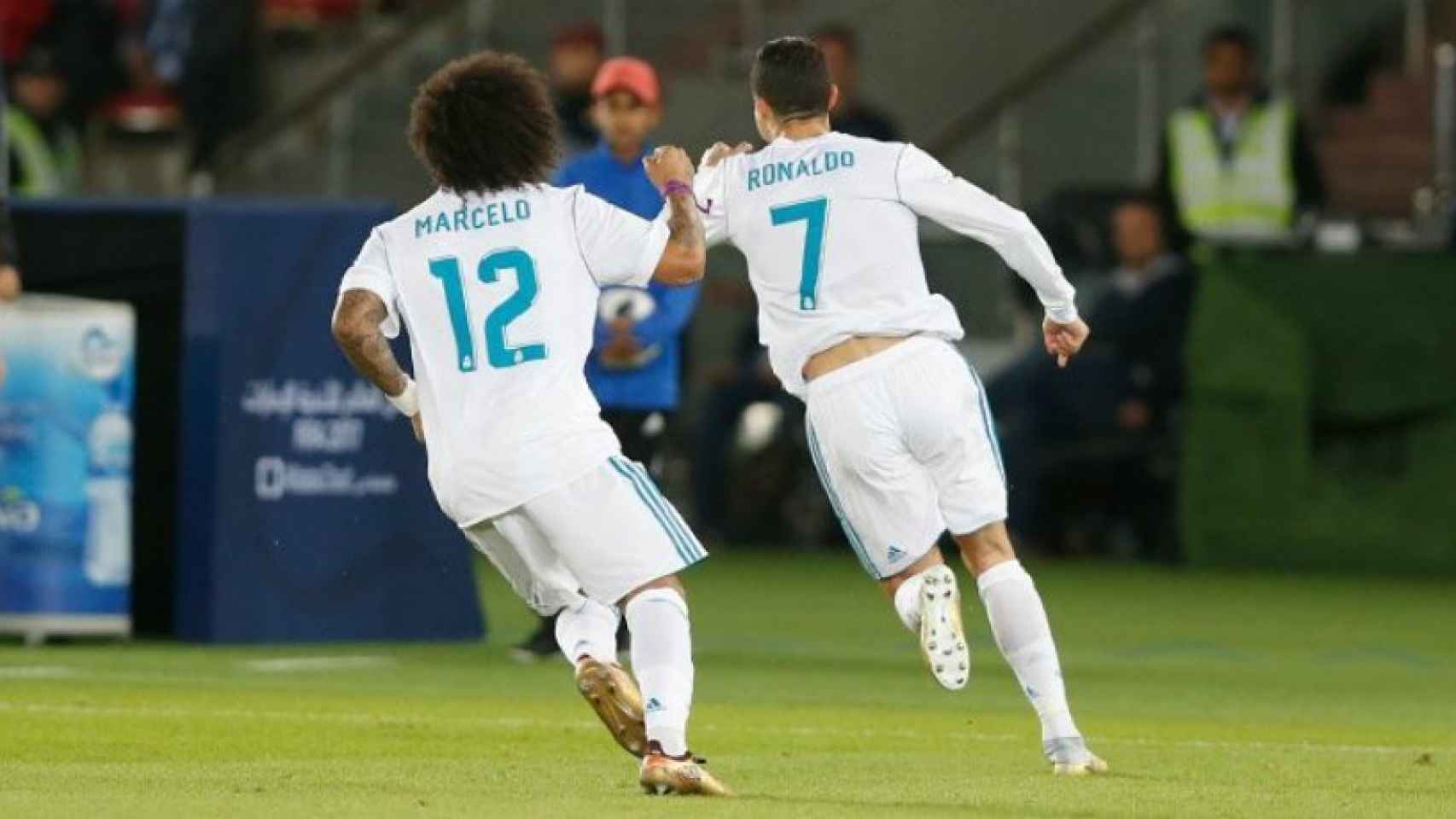 Marcelo y Cristiano celebran el gol del portugués