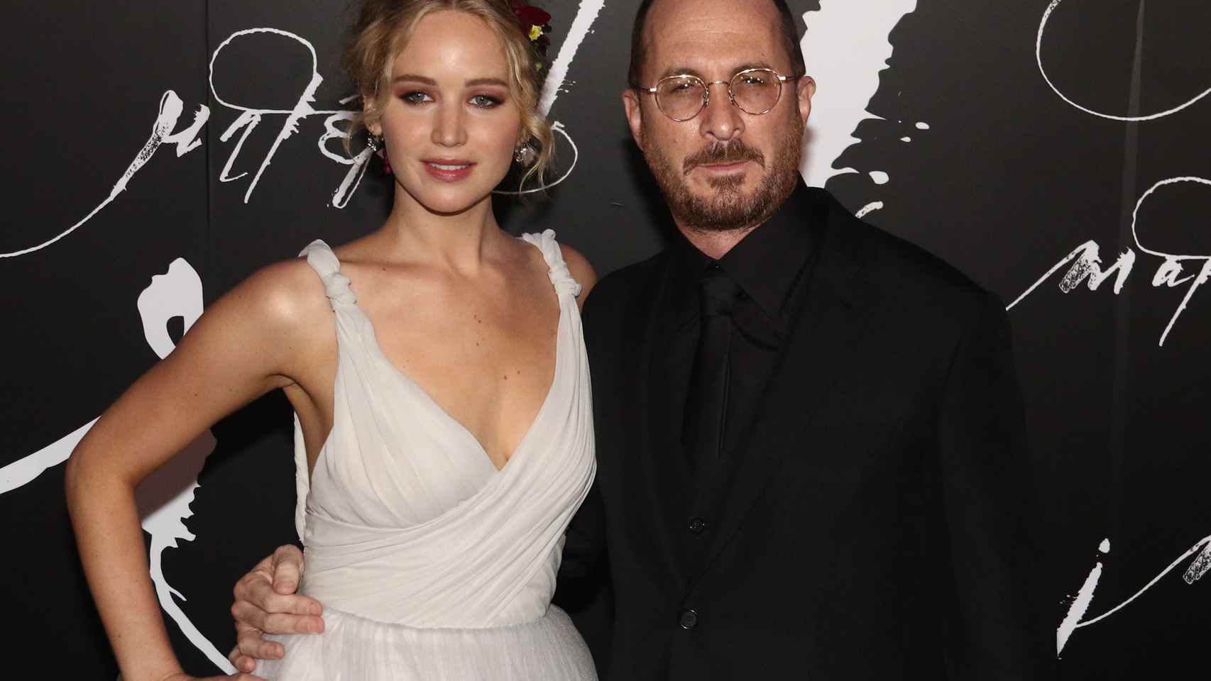 Jennifer Lawrence y Darren Aronofsky en la premier de 'Mother!'.