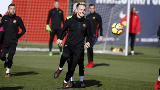 Los jugadores del Barcelona entrenando. Foto: Twitter (@FCBarcelona_es)