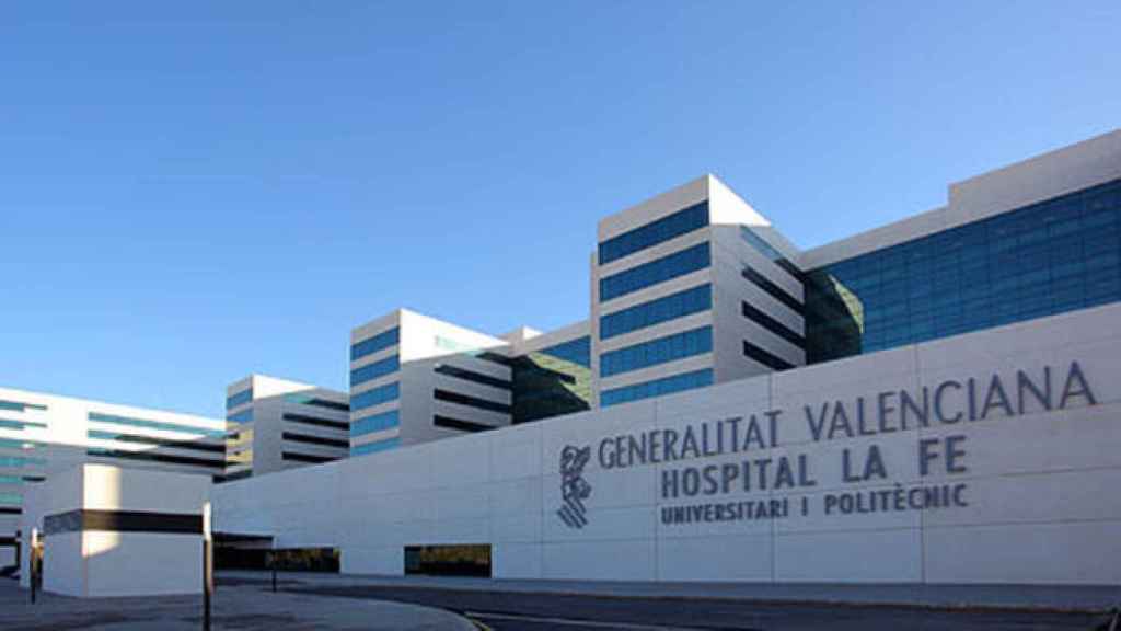 Fachada exterior del Hospital La Fe de Valencia.