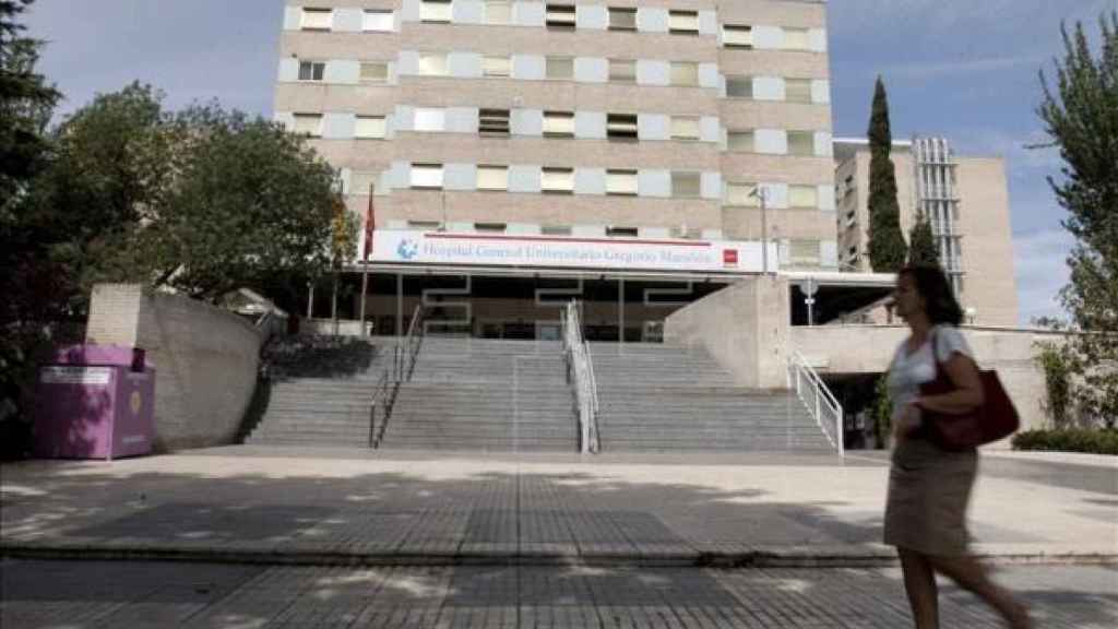 Las escaleras de entrada al Hospital Gregorio Marañón de Madrid.