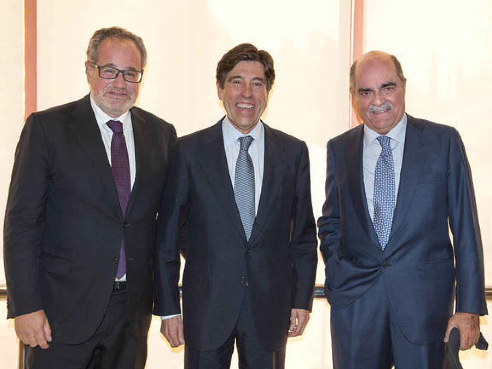 Demetrio Carceller, Manuel Manrique y Moreno Carretero tras la última junta de accionistas.