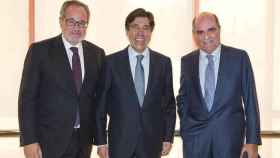 Demetrio Carceller, Manuel Manrique y Moreno Carretero tras la última junta de accionistas.