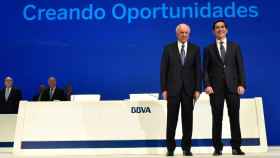 Francisco González, presidente del BBVA, y Carlos Torres-Vila, consejero delegado, en la junta de accionistas 2017.
