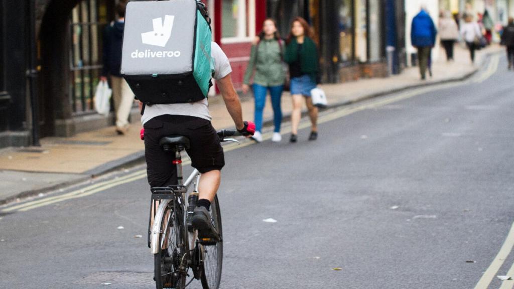 Un 'rider' de Deliveroo en una imagen de archivo.