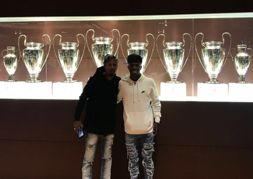 Así fue la visita de Vinicius al Santiago Bernabéu