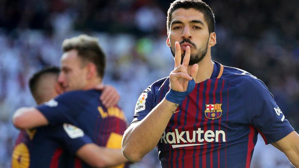 Luis Suárez celebra el primer gol del Barcelona.