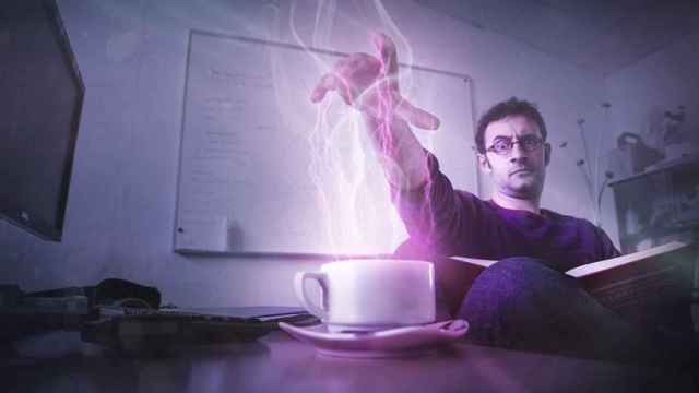El físico del CERN Valerio Rossetti calienta su café con la Fuerza.