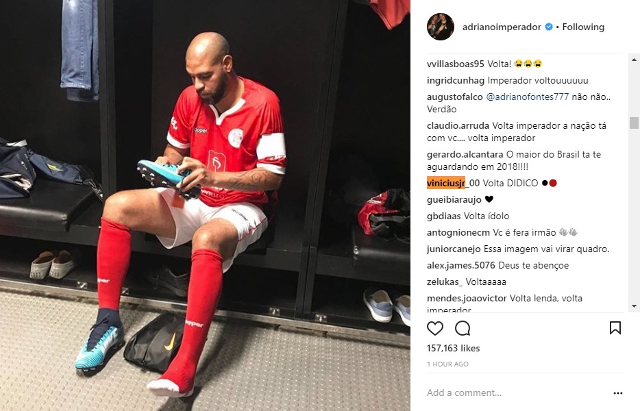 Vinicius pide a Adriano su vuelta al fútbol