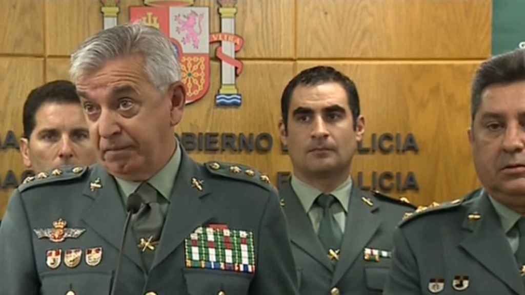 Sánchez Corbí, en la rueda de prensa, acompañado del coronel Jambrina.