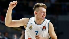 Doncic celebrando la victoria del Madrid. Foto: Twitter (@RMBaloncesto)