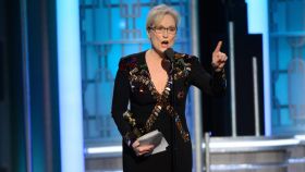 Meryl Streep con su Globo de Oro honorífico.