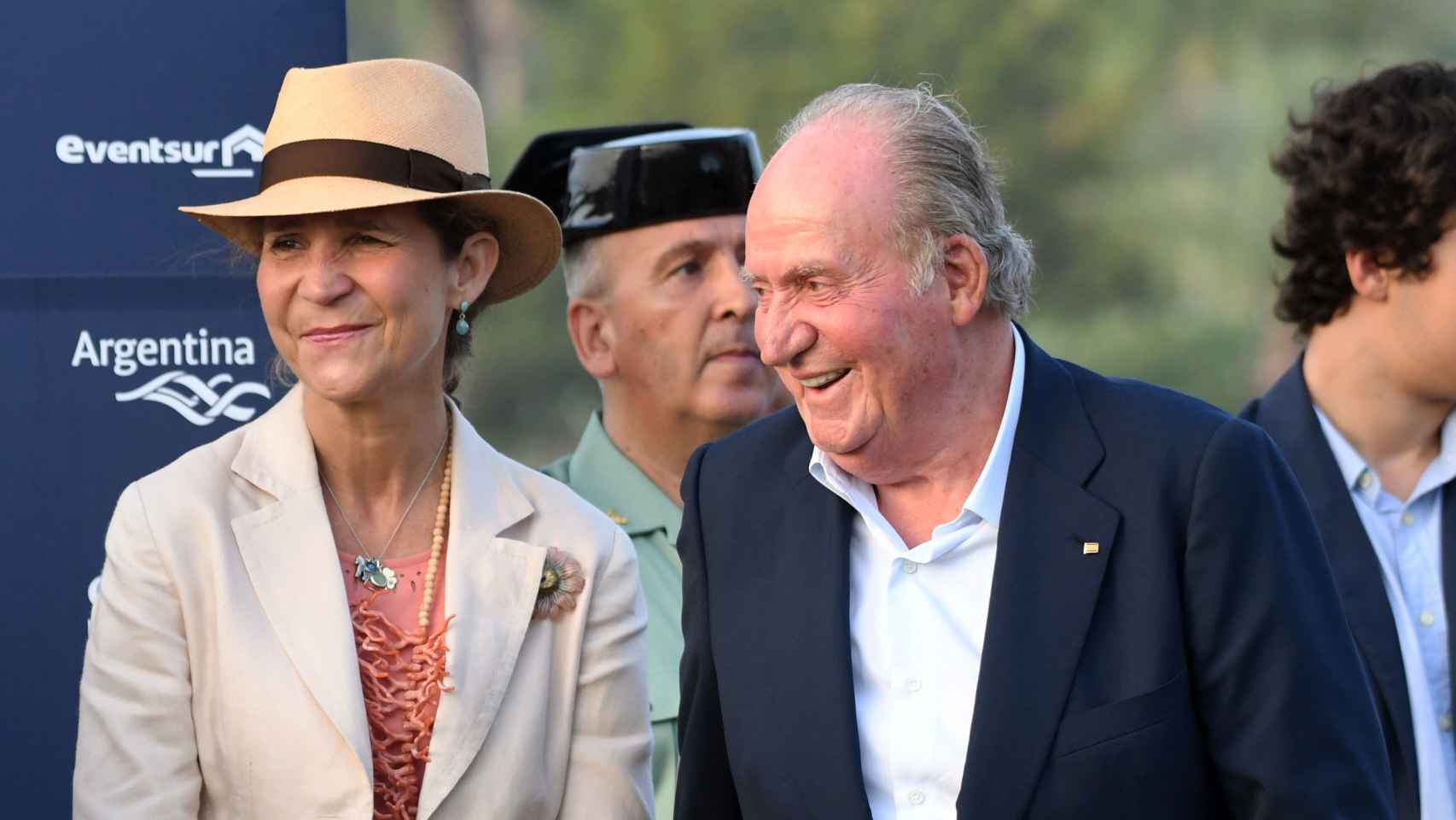 El rey Juan Carlos junto a la infanta Elena en una imagen reciente.