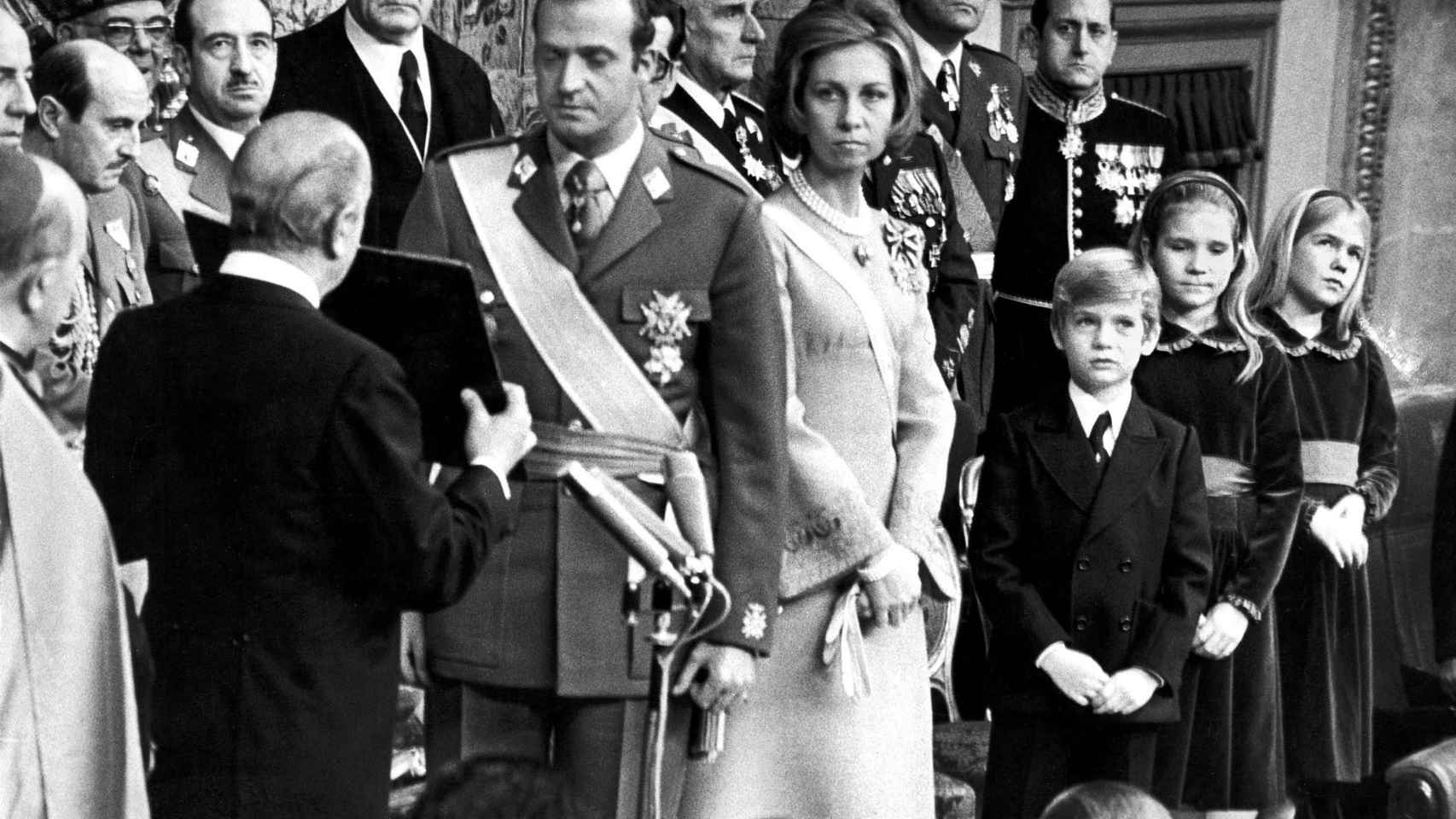 Tras la muerte de Franco, don Juan Carlos fue proclamado rey de España el 22 noviembre de 1975.