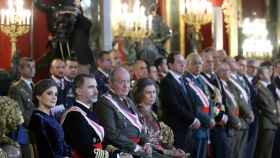 Los reyes Felipe VI, Juan Carlos I, Letizia y Sofía durante la Pascua Militar.