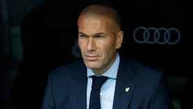 Zidane, en el banquillo del Bernabéu
