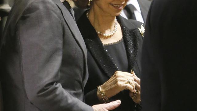 La reina Sofía y Alfonso Díez en el funeral de la duquesa de Alba.