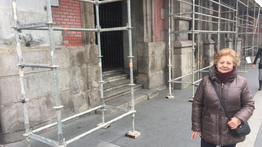 Eugenia, feligresa de San José, visita la Iglesia en la que se casó hace medio siglo.